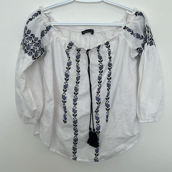 Abercrombie and Fitch Stitched Top Small - Picture 1 of 3